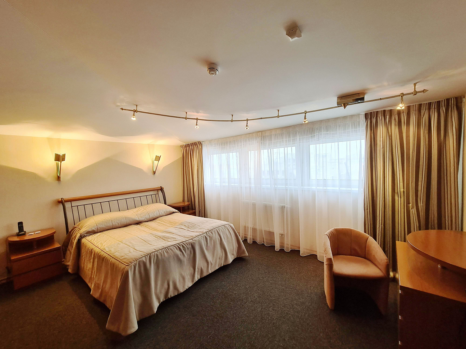 Забронировать апартаменты в отеле в Санкт-Петербурге